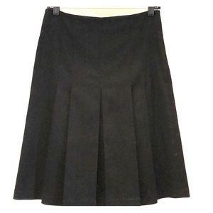 Prada black box pleated skirt Italian 42 ( US 6 )